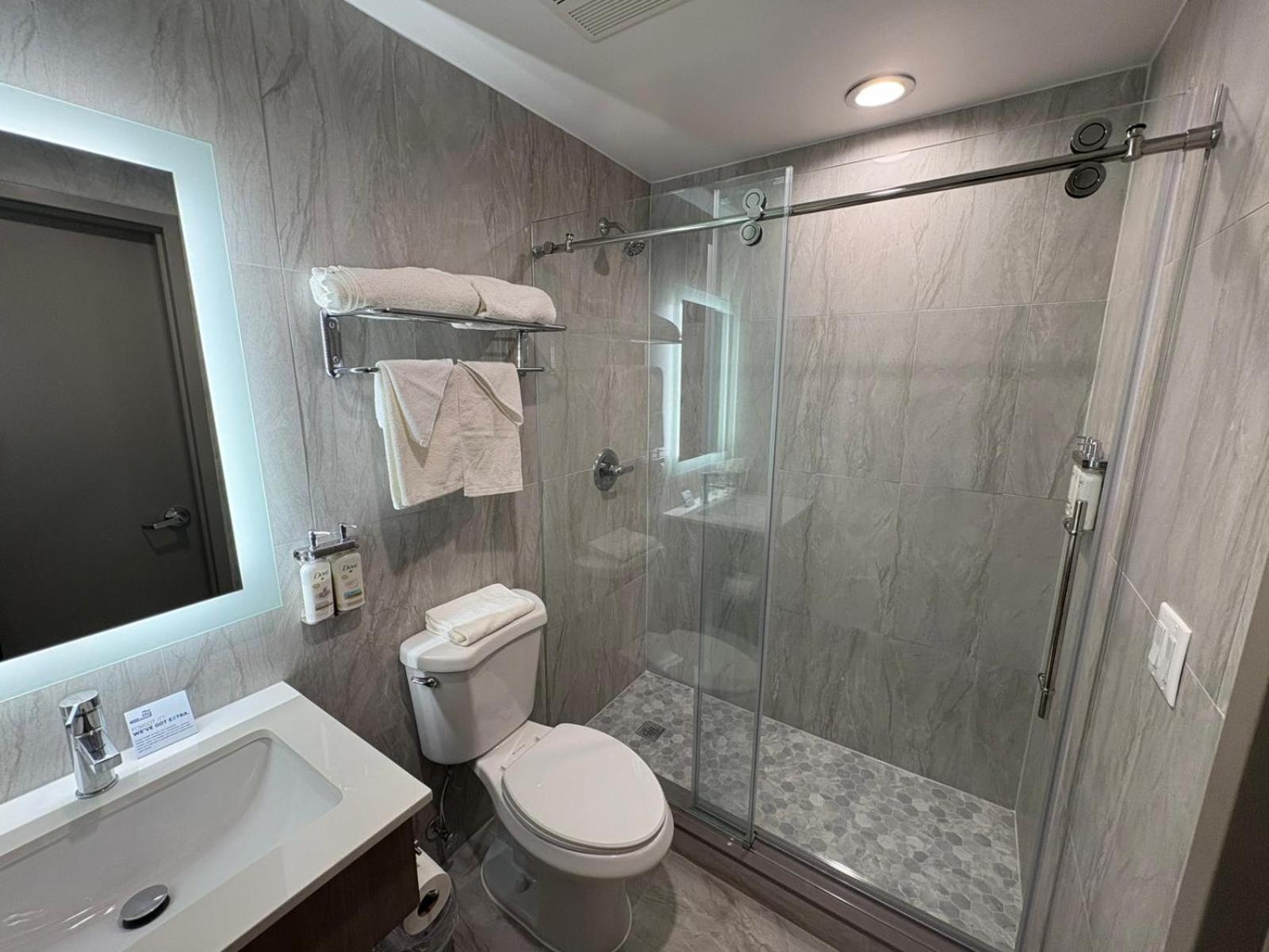 Holiday Inn Express & Suites نيو يورك المظهر الخارجي الصورة