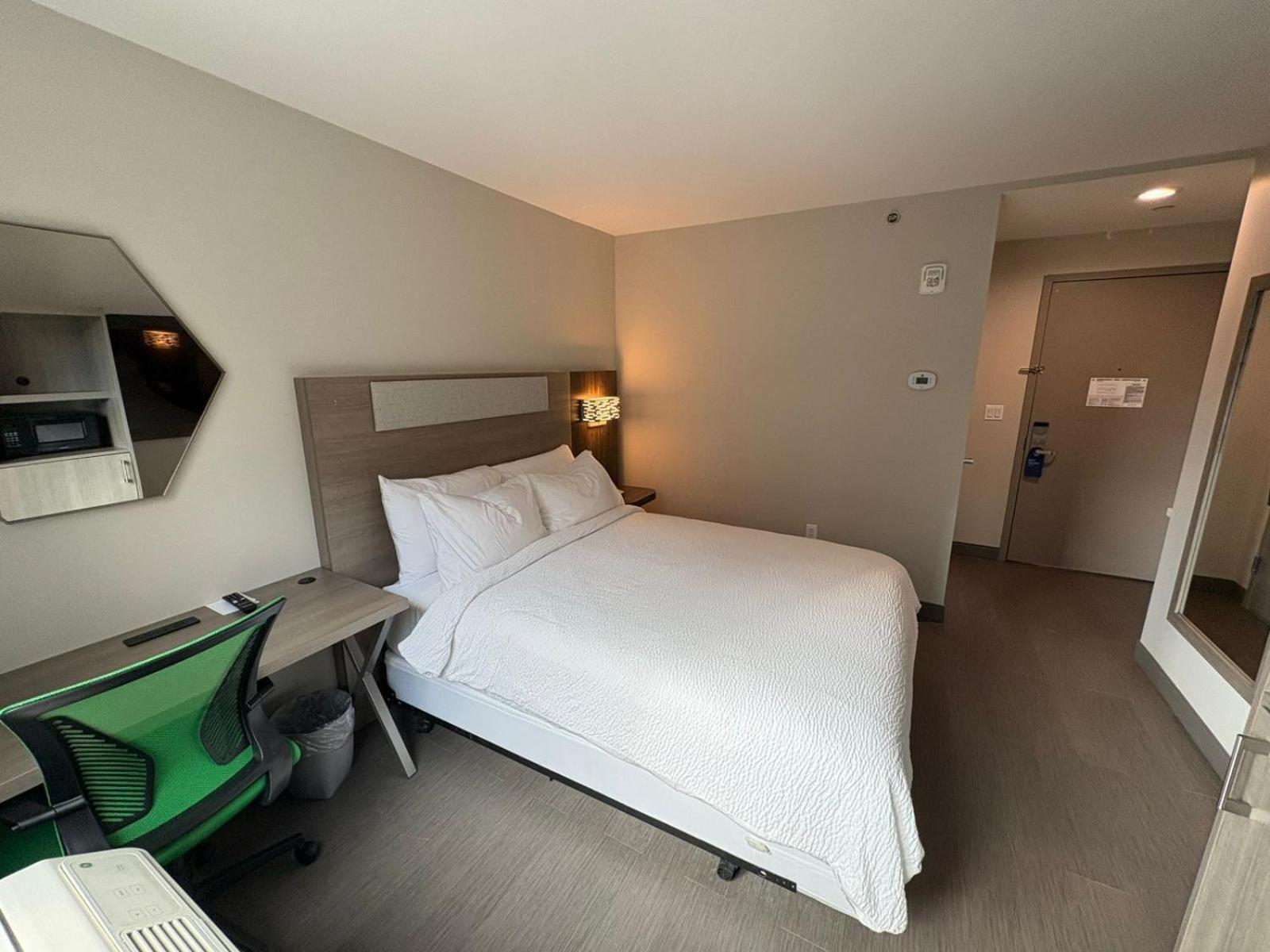 Holiday Inn Express & Suites نيو يورك المظهر الخارجي الصورة